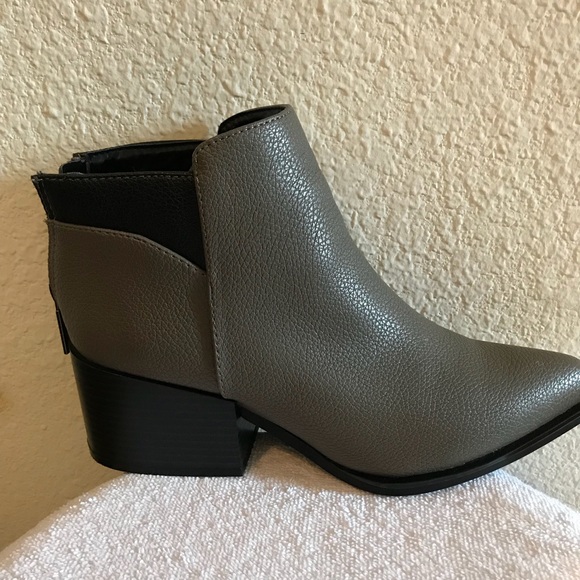 Vera Simply Ankle Booties - Picture 1 of 6